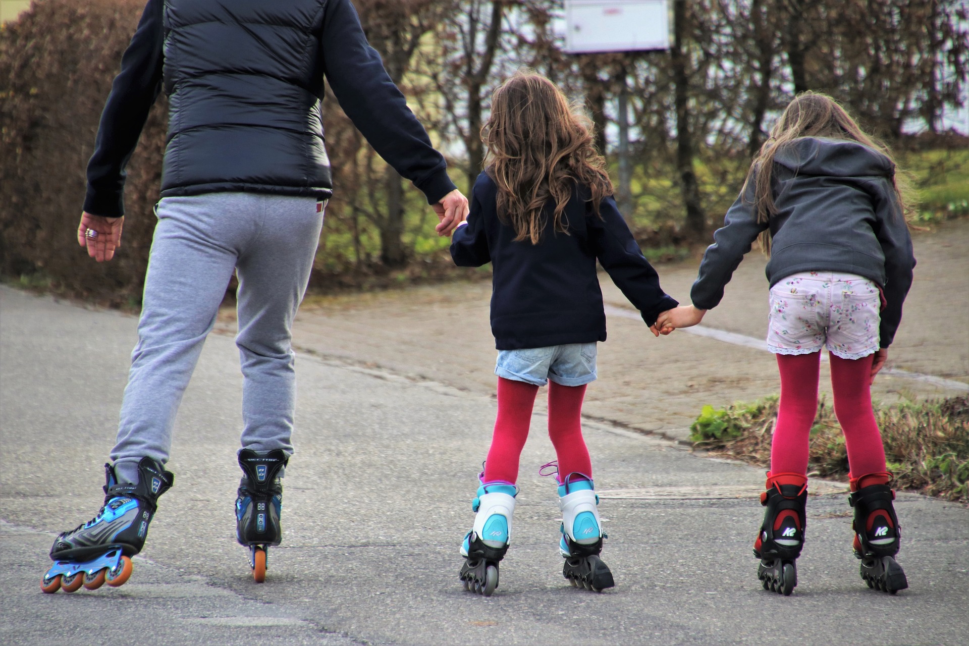 Familia patinando